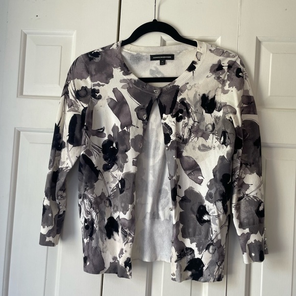 Express floral cardigan, medium - Picture 1 of 2